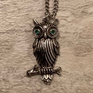 New vintage owl  Bird pendant necklace (costume silver)